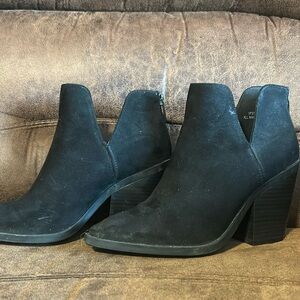 Black ankle booties. Very good condition.